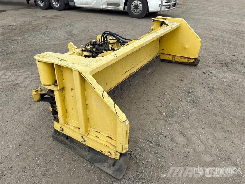  Quantity of 9 ft 9 in 2 Way Snow Pusher - Fits Whe Снежные отвалы и плуги