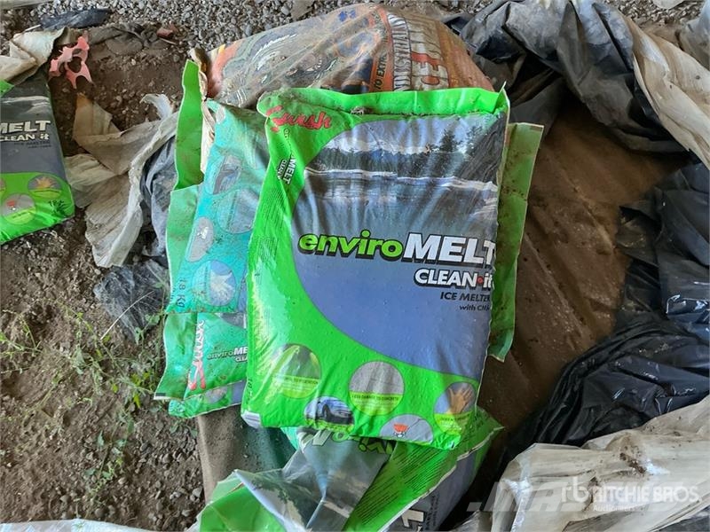 Quantity of (9) Pallets of Ice Melt Muud osad