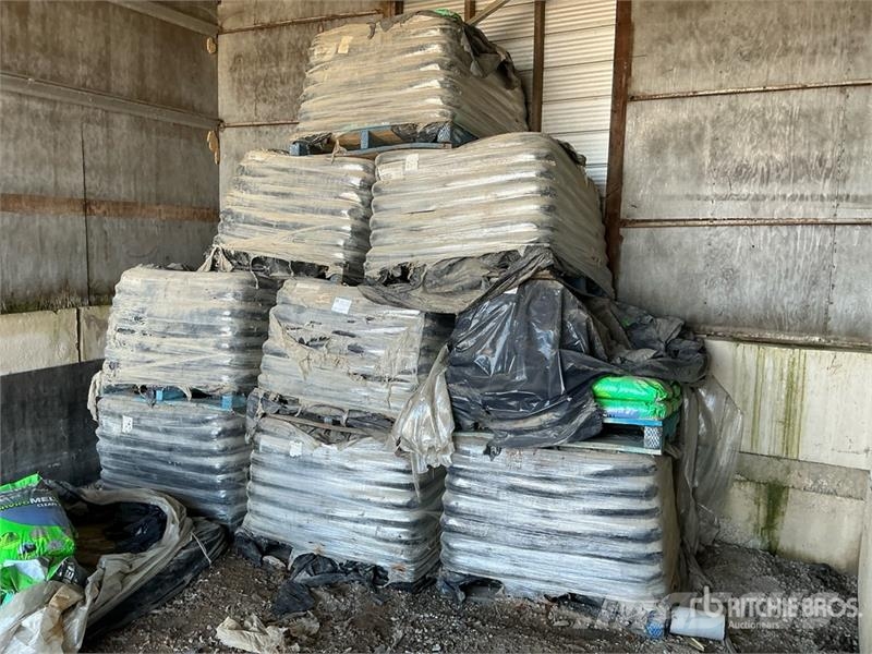 Quantity of (9) Pallets of Ice Melt Muud osad