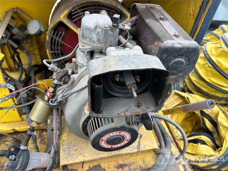 Quantity of Aerotech Herman Nelson Firebird-46 400 Kühl- und Heizsysteme