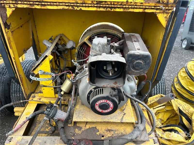 Quantity of Aerotech Herman Nelson Firebird-46 400 Kühl- und Heizsysteme