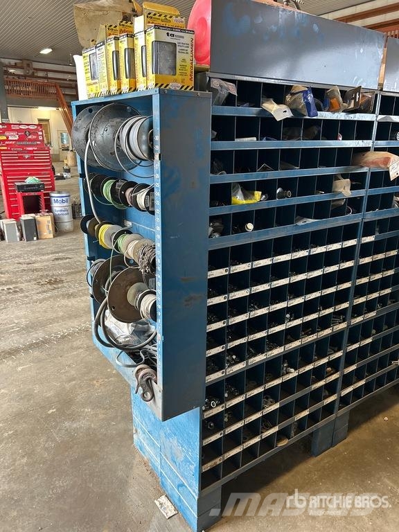 Quantity of Assorted Bolts/Assorted Lights Andere Zubehörteile