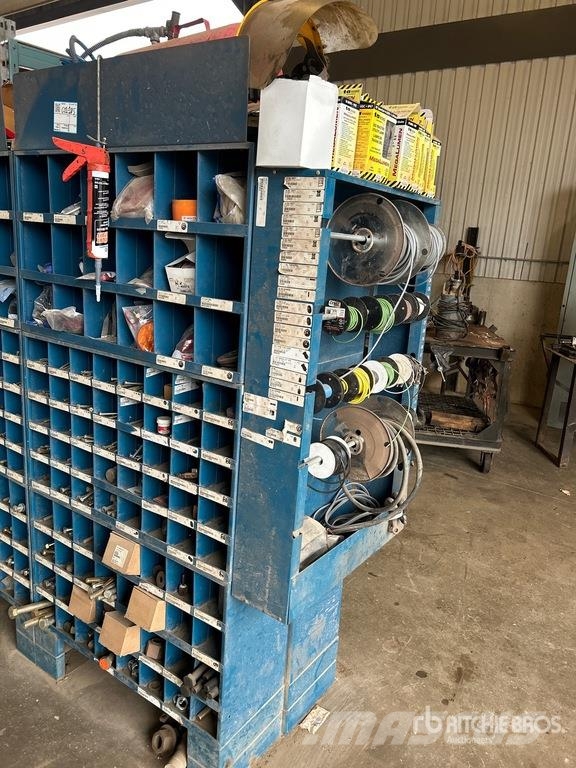 Quantity of Assorted Bolts/Assorted Lights Andere Zubehörteile