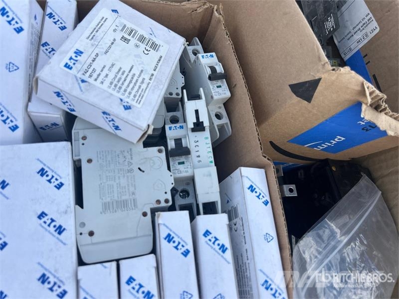 Quantity of Assorted Brand Electrical Breakers Drugi deli