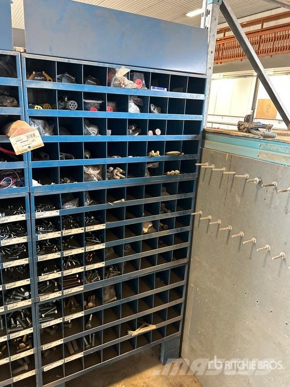 Quantity of Assorted Bolts/Assorted Lights Andere Zubehörteile