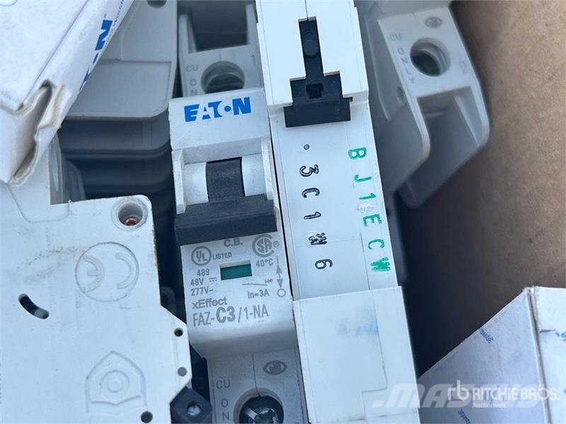 Quantity of Assorted Brand Electrical Breakers Drugi deli