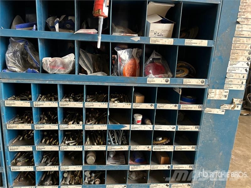 Quantity of Assorted Bolts/Assorted Lights Andere Zubehörteile