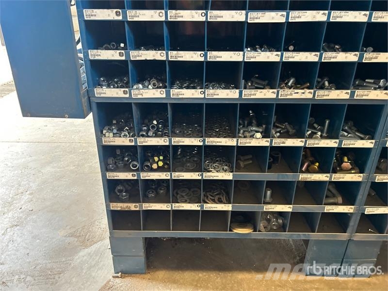 Quantity of Assorted Bolts/Assorted Lights Andere Zubehörteile