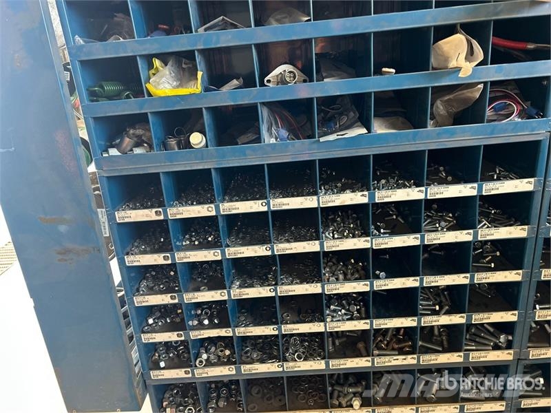 Quantity of Assorted Bolts/Assorted Lights Andere Zubehörteile