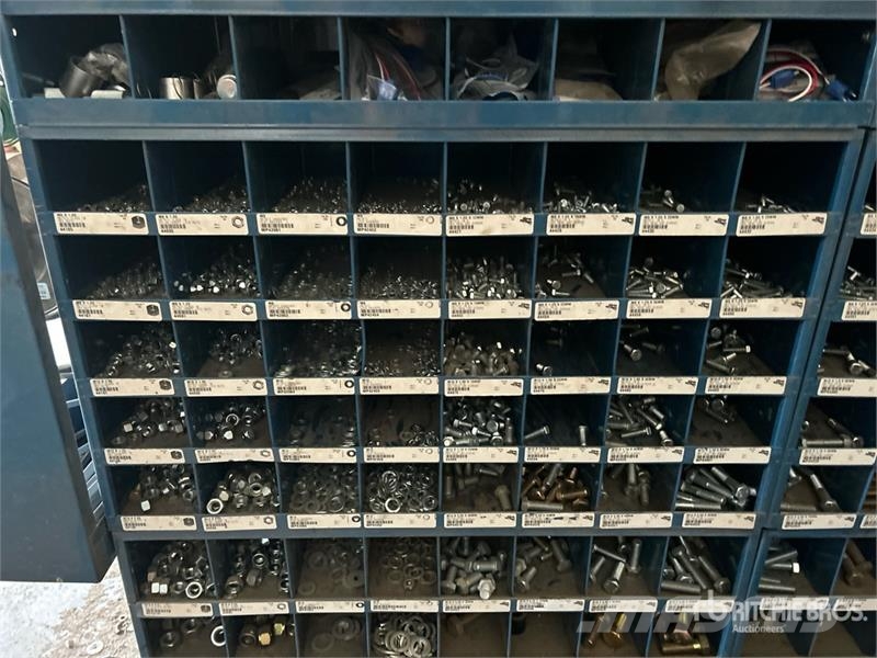 Quantity of Assorted Bolts/Assorted Lights 其他組件