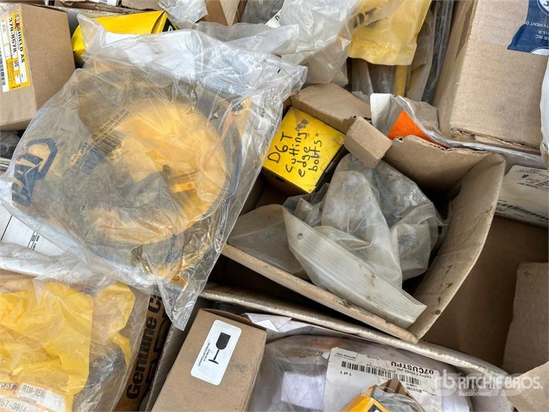 Quantity of Assorted CAT Parts Drugi deli