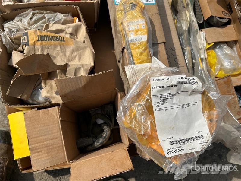 Quantity of Assorted CAT Parts Drugi deli