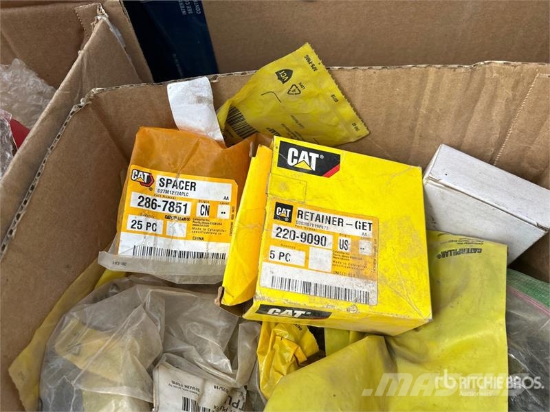 Quantity of Assorted CAT Parts Drugi deli