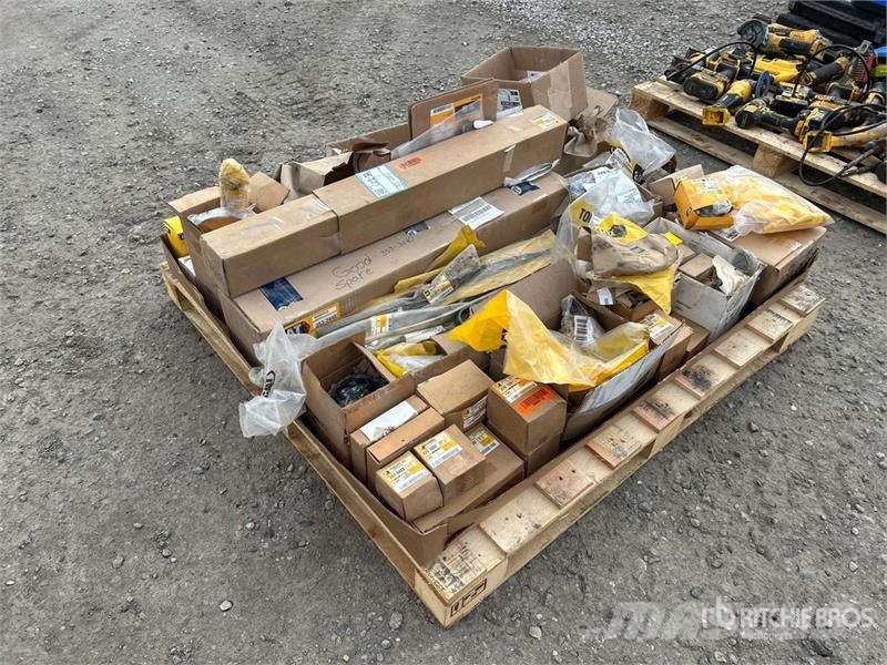 Quantity of Assorted CAT Parts Drugi deli