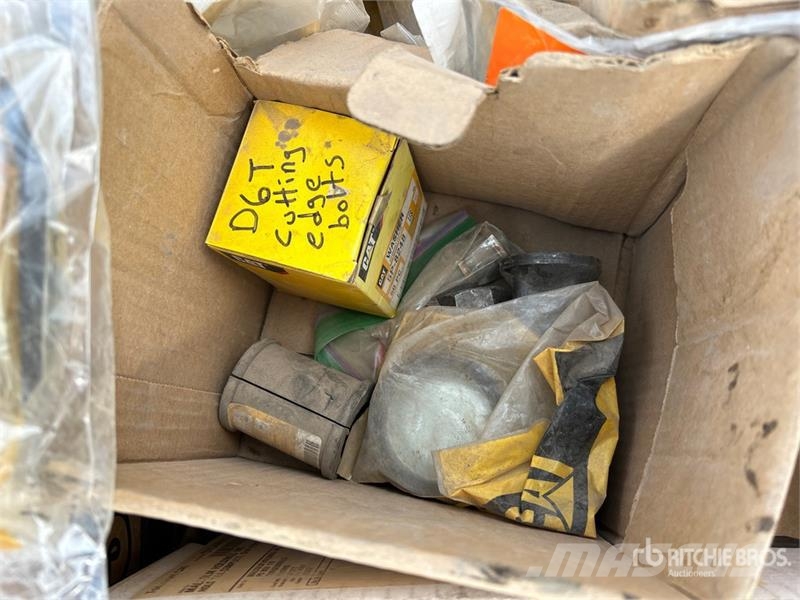 Quantity of Assorted CAT Parts Drugi deli