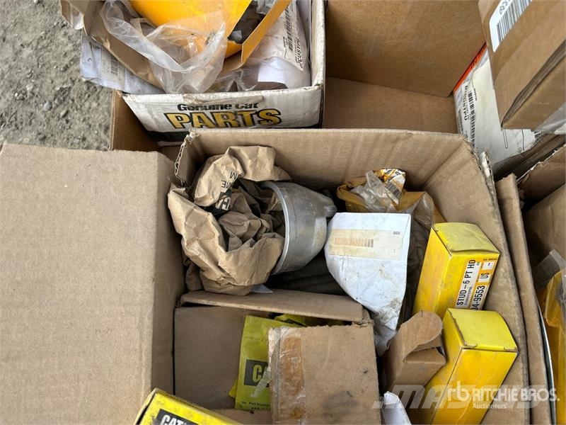 Quantity of Assorted CAT Parts Drugi deli