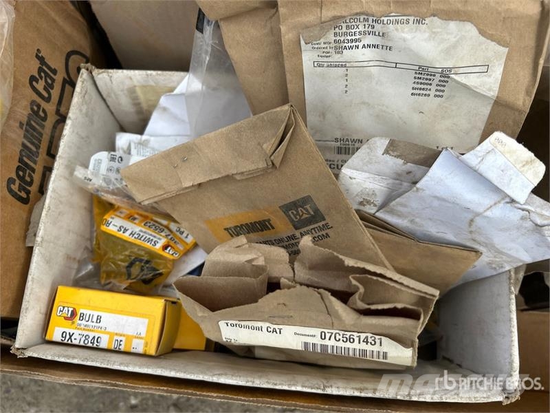 Quantity of Assorted CAT Parts Drugi deli