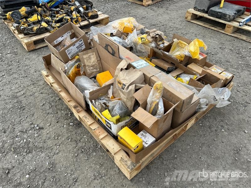 Quantity of Assorted CAT Parts Drugi deli