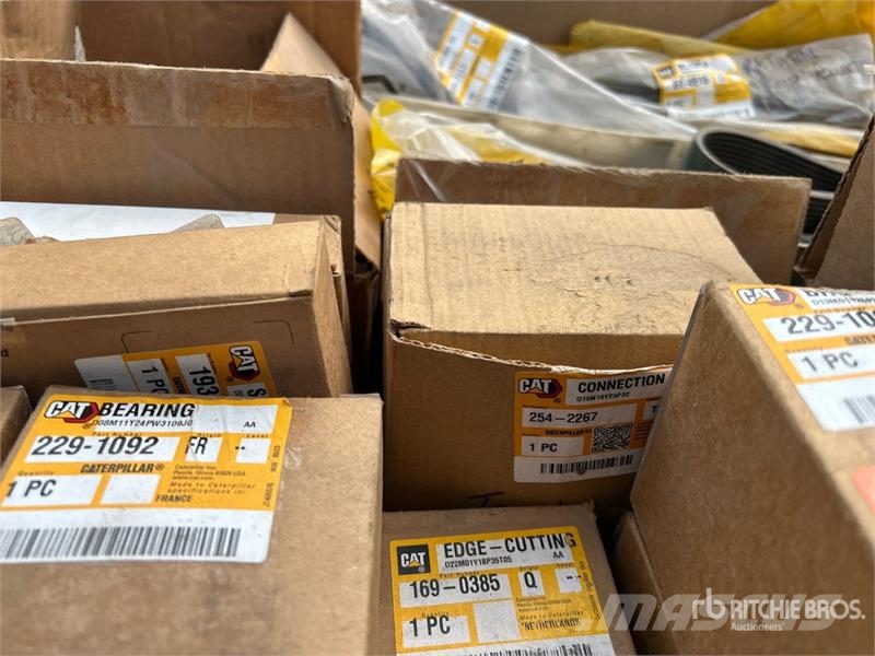 Quantity of Assorted CAT Parts Drugi deli