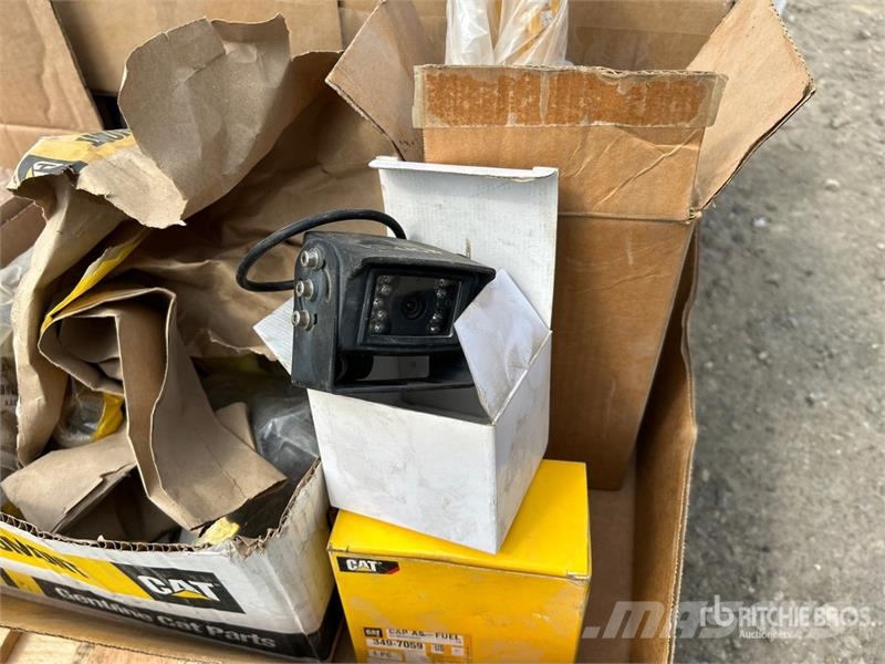 Quantity of Assorted CAT Parts Drugi deli