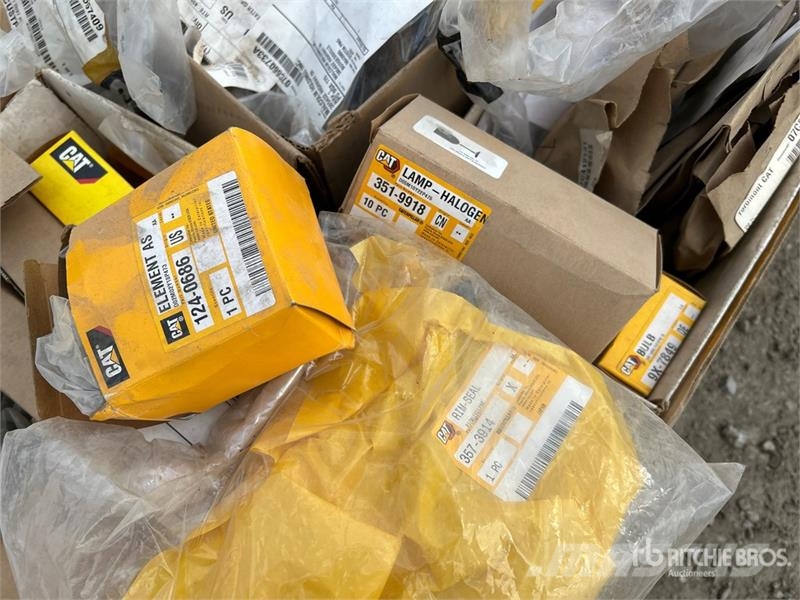 Quantity of Assorted CAT Parts Drugi deli