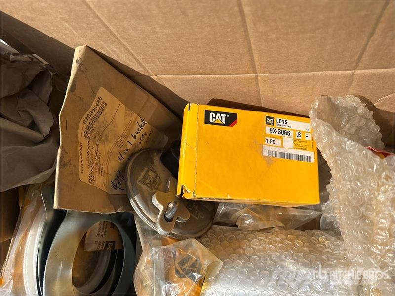 Quantity of Assorted CAT Parts Drugi deli