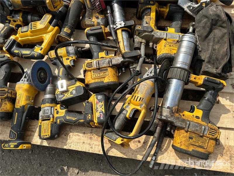  Quantity of Assorted Dewalt Power Tools Drugi deli