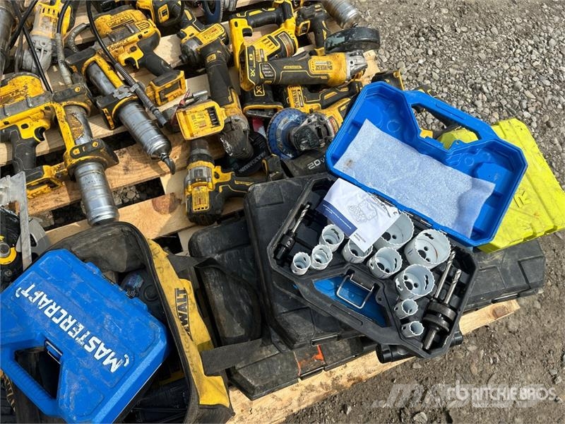  Quantity of Assorted Dewalt Power Tools Drugi deli