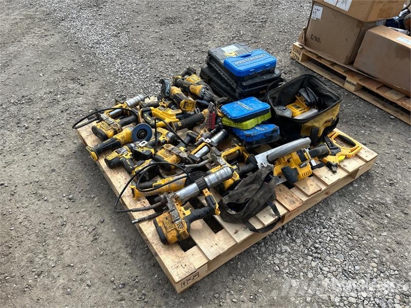  Quantity of Assorted Dewalt Power Tools Drugi deli