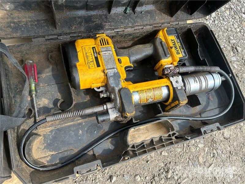  Quantity of Assorted Dewalt Power Tools Drugi deli