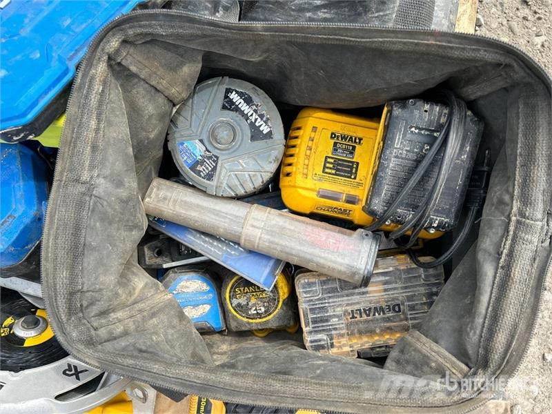  Quantity of Assorted Dewalt Power Tools Drugi deli