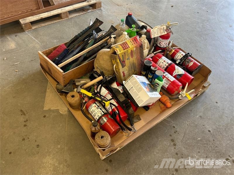  Quantity of Assorted Fluids/Bug Sprays, Assorted F Altri componenti