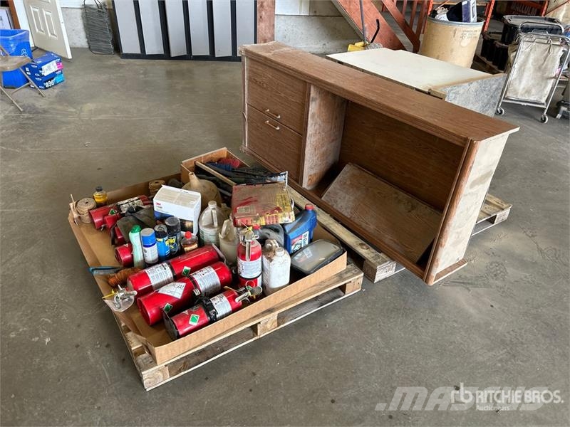 Quantity of Assorted Fluids/Bug Sprays Inne akcesoria