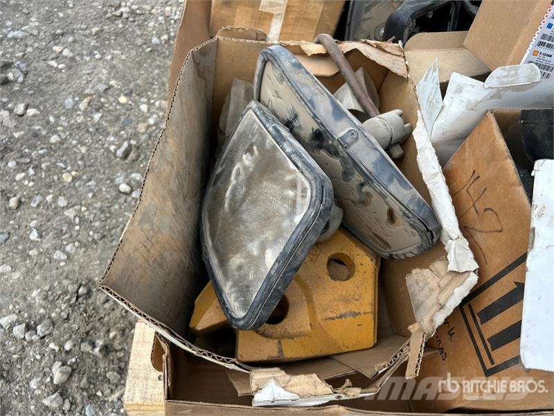 Quantity of Assorted Headlights, Mirror Brackets/M Drugi deli