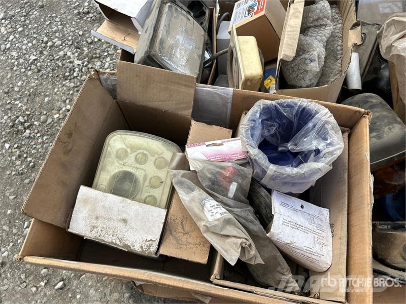 Quantity of Assorted Headlights, Mirror Brackets/M Drugi deli