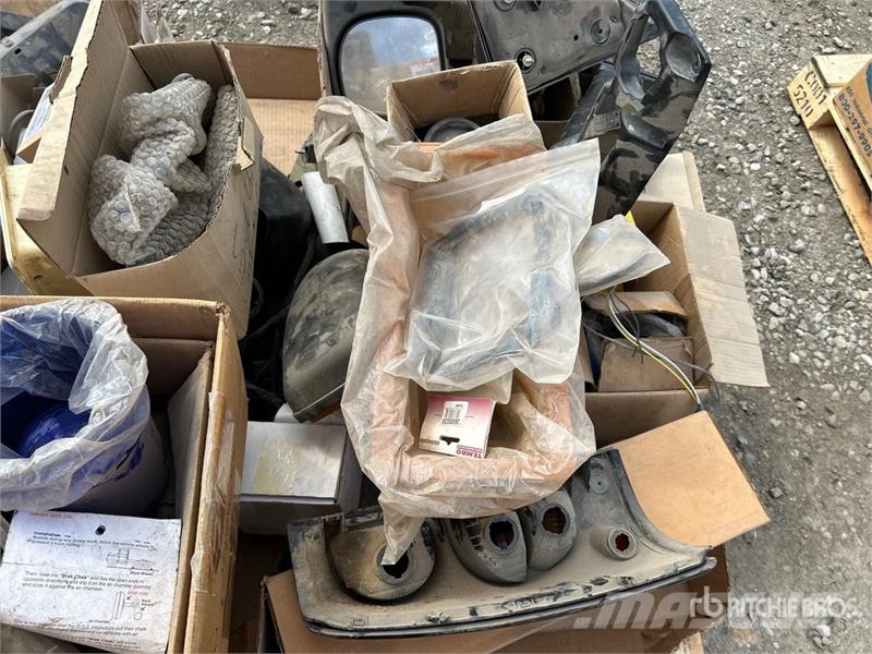 Quantity of Assorted Headlights, Mirror Brackets/M Drugi deli