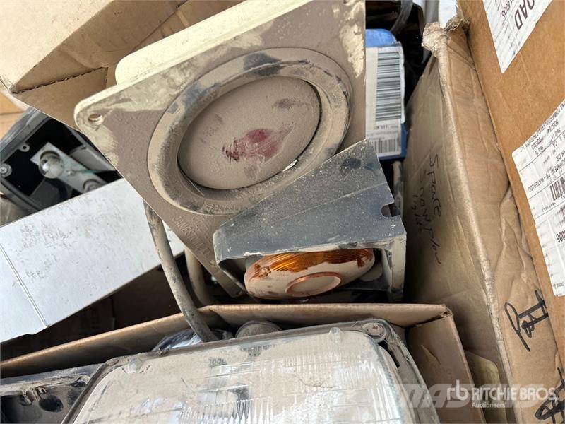 Quantity of Assorted Headlights, Mirror Brackets/M Drugi deli