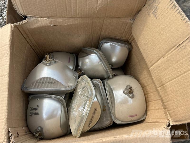 Quantity of Assorted Headlights, Mirror Brackets/M Drugi deli