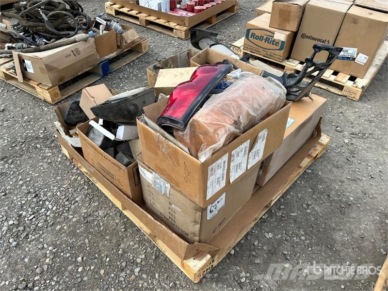 Quantity of Assorted Headlights, Mirror Brackets/M Drugi deli