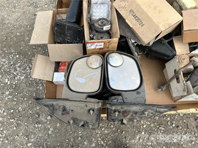 Quantity of Assorted Headlights, Mirror Brackets/M Drugi deli