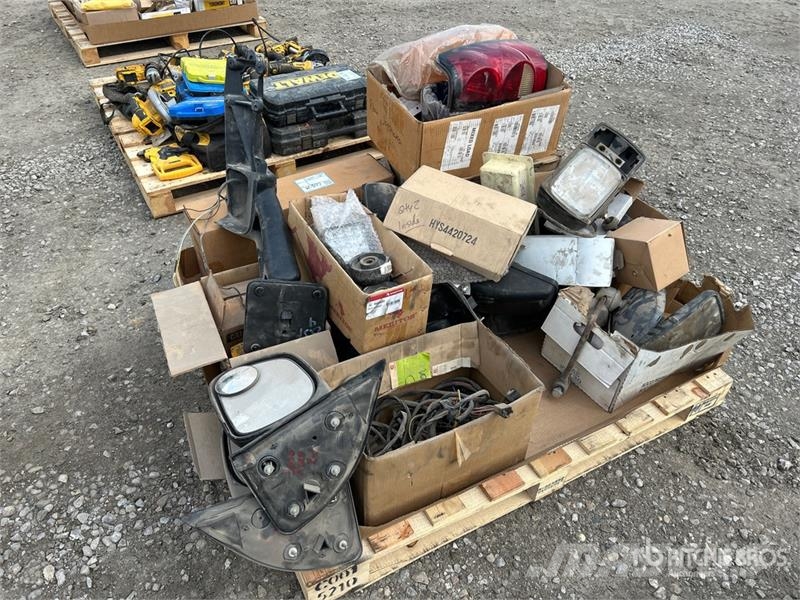 Quantity of Assorted Headlights, Mirror Brackets/M Drugi deli