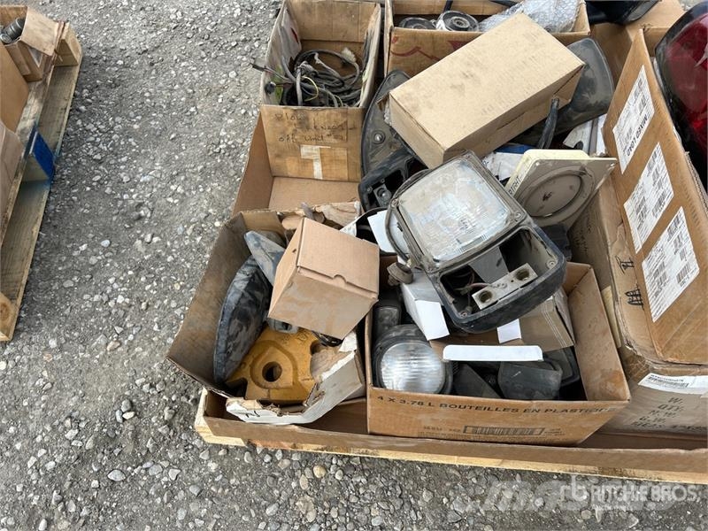Quantity of Assorted Headlights, Mirror Brackets/M Drugi deli