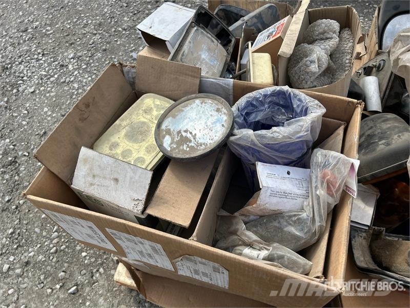 Quantity of Assorted Headlights, Mirror Brackets/M Drugi deli