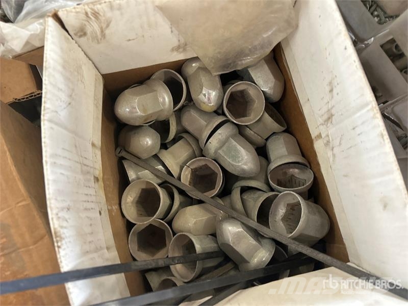 Quantity of Assorted Nuts, Bolts, Tyre Repair Kits Inne akcesoria