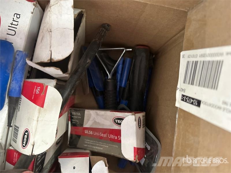 Quantity of Assorted Nuts, Bolts, Tyre Repair Kits Inne akcesoria