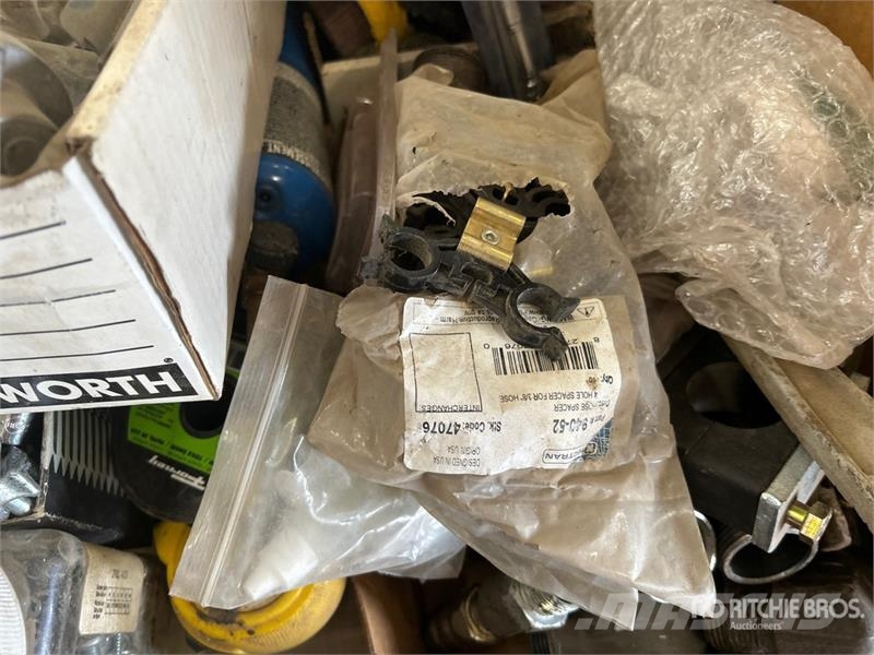 Quantity of Assorted Nuts, Bolts, Tyre Repair Kits Inne akcesoria