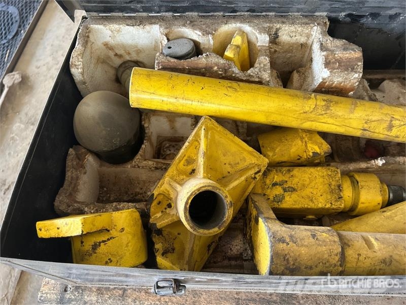 Quantity of Assorted Nuts, Bolts, Tyre Repair Kits Inne akcesoria