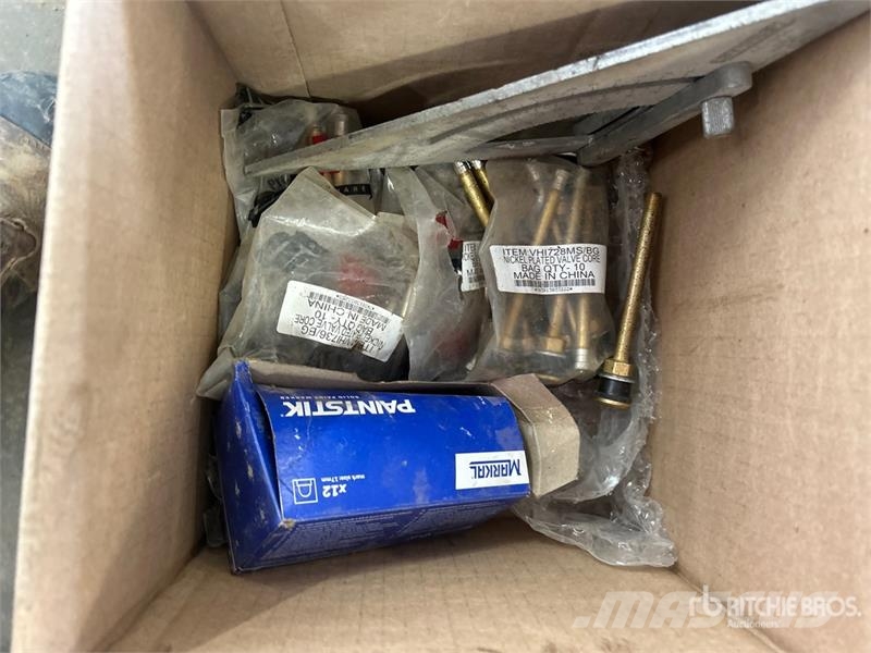 Quantity of Assorted Nuts, Bolts, Tyre Repair Kits Inne akcesoria