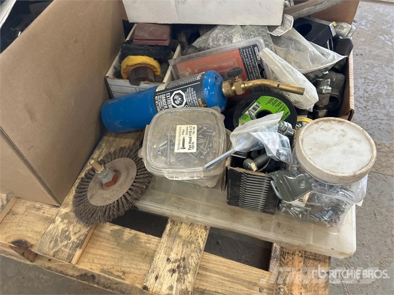 Quantity of Assorted Nuts, Bolts, Tyre Repair Kits Inne akcesoria