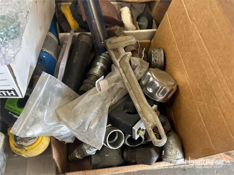 Quantity of Assorted Nuts, Bolts, Tyre Repair Kits Inne akcesoria